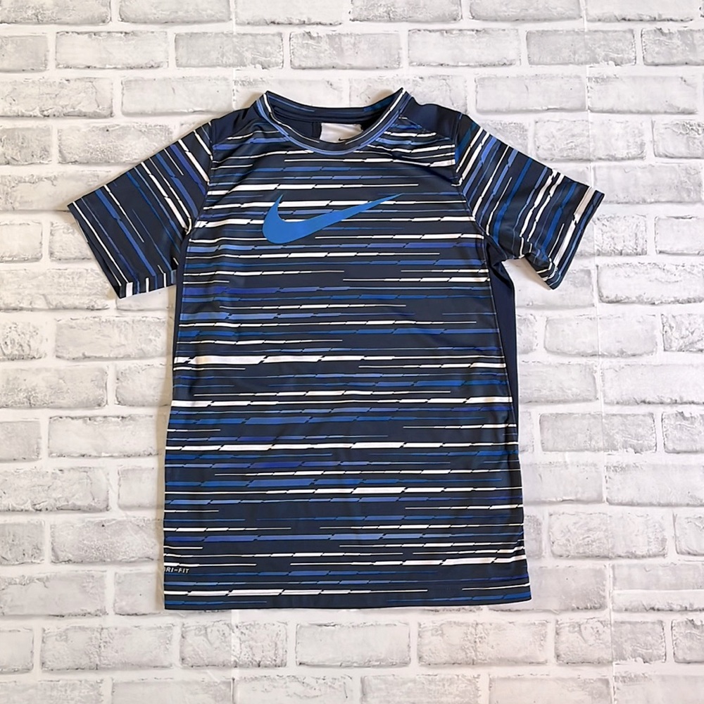 Nike Dry fit patterned breathable shirt youth large